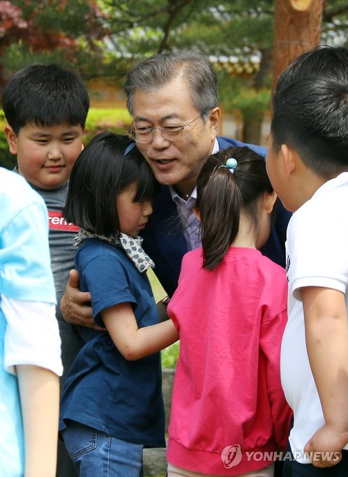 청와대 직원·가족 대상 '오픈하우스'… "헌신적 노력에 감사"