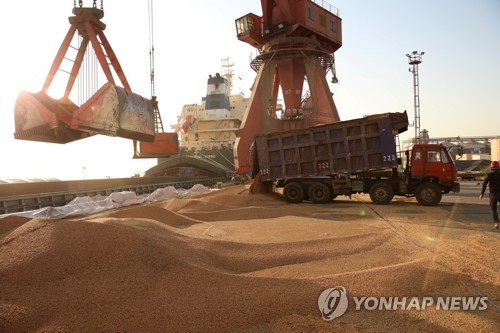 중국, 미국산 돈육·사과 검역강화… '트럼프 표밭' 겨냥