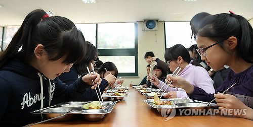 "급식, 버스요금, 태양광 모두 공짜"…쏟아지는 무상공약