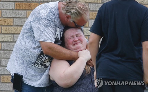 미 플로리다 고교 총기참사 생존자들 분노 "뭐라도 하라"