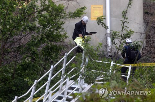 또 인재 가능성…"철제 구조물 고정하는 볼트 풀려"