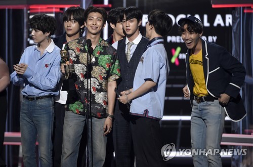 "세계최고 보이그룹"… 방탄소년단, 2년 연속 BBMA 수상