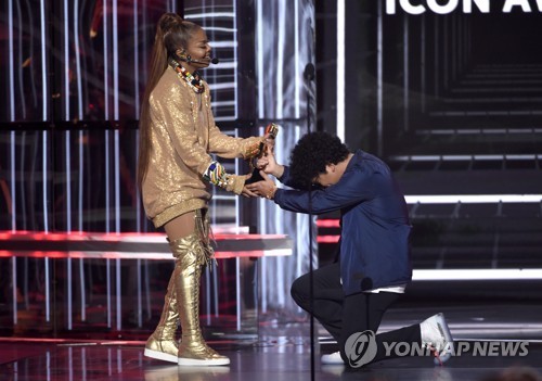 "세계최고 보이그룹"… 방탄소년단, 2년 연속 BBMA 수상