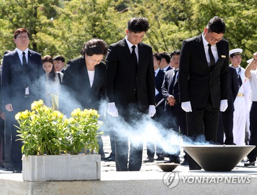 노무현 전 대통령 서거 9주기 추도식…'평화가 온다'