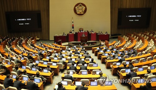 국회, 정부 개헌안 표결 시작… 민주당 단독 참여