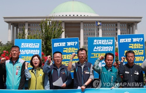 "산입범위 확대, 최저임금제 사형선고"… 노동계 반발