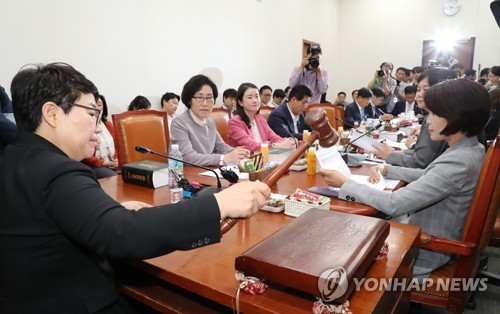 中企 "환노위 최저임금법 개정안 존중"… 소상공인 "미흡해"