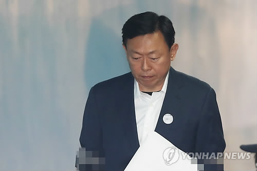 신동빈 "朴면담서 면세점 얘기 안해"… 대부분 질문에 증언 거부