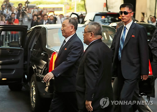 美 폼페이오-北 김영철, 만찬회동 시작… '탐색전' 돌입