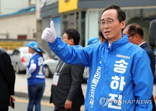 공식 선거운동 첫날…전북 후보들 곳곳에서 표밭갈이