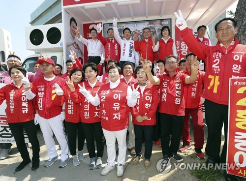 충북 선거전 돌입… 여 "미래로 가야" 야 "세대교체 필요"