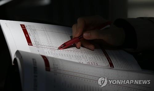 文정부 교육정책 잇단 제동… 주요 현안 '핑퐁게임' 지적도