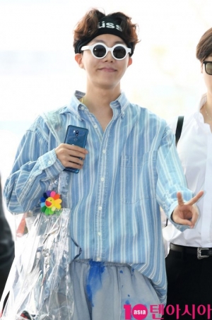 [TEN PHOTO]방탄소년단 제이홉 &#39;싱글벙글 상큼브이&#39;