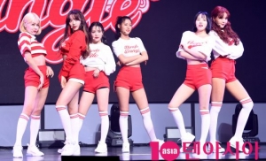 [TEN PHOTO]AOA &#39;초아 빠진 6인체제 신곡 &#39;빙글뱅글&#39; 발표&#39;