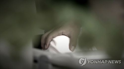 "비공개 사진촬영회 악습 만연"… 내부고발·폭로 잇따라