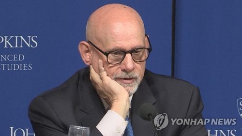 38노스 운영자 "볼턴식 버리고 손턴식으로… 단계적 접근이 해법"