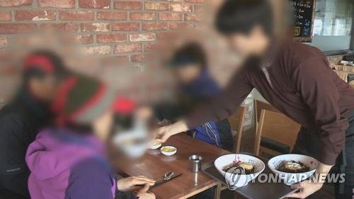 알바생들 "최저임금법 개정안은 재앙…대통령이 거부해야"