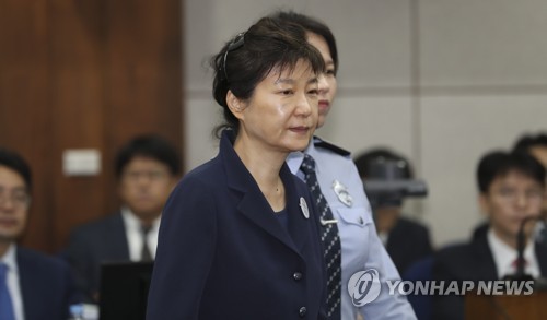 박근혜식 침묵전략 대신 작심발언 택한 MB… '다스 무죄' 올인