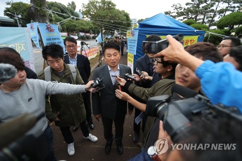 원희룡 폭행사건으로 더욱 뜨거워진 '제주 2공항 논쟁'