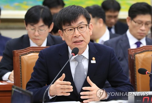 김상조 "주주, 기업 지배구조 평가때 위법 있는지 주시"