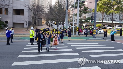 교통약자 통행 잦은 횡단보도 녹색신호 시간 늘린다