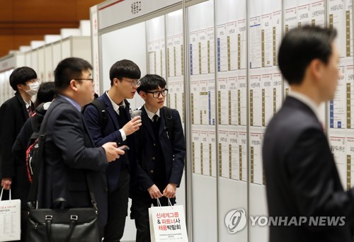 정부 "경제 회복흐름 지속"… 그린북 공표했다가 뒤늦게 수정