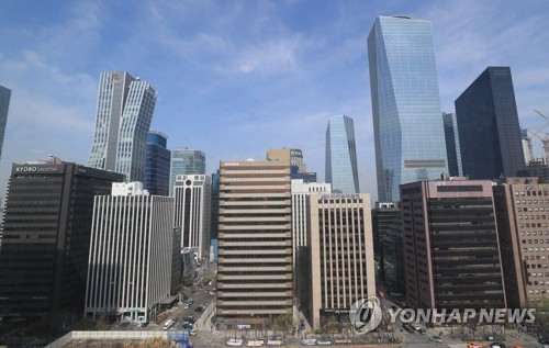 한국 내실없는 노동생산성 개선… "구조조정으로 고용감축 효과 탓"