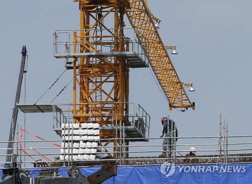  취업자증가 석달째 10만명대…제조업 11개월만에↓·건설도 휘청