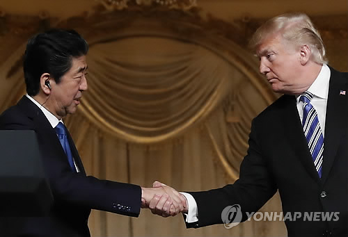 트럼프-아베, 북미회담 前 회담 하기로… "북핵 완전한 해체"