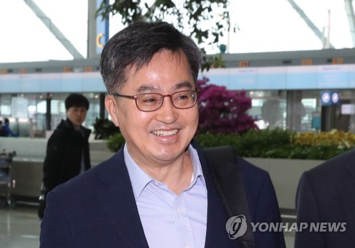 김동연, 한중일 재무장관회의·ADB 연차총회 참석차 출국