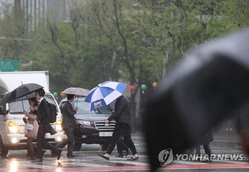 '근로자의 날' 남부·제주 낮부터 비…중부 미세먼지 '나쁨'