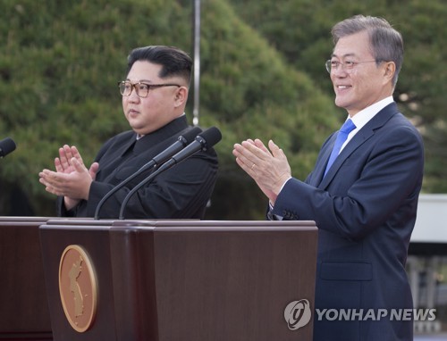 靑 "남북 정상, 이르면 이번 주에 핫라인 통화할 수 있다"