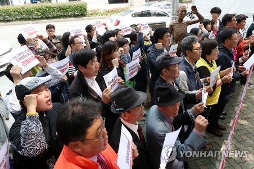 日언론 "아베, 지난달 문대통령과 통화서 노동자상 '대응' 요청"