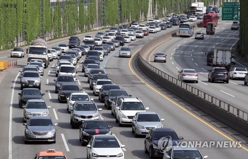 연휴 마지막날 귀경길 본격 정체 시작… "자정 넘어 해소"