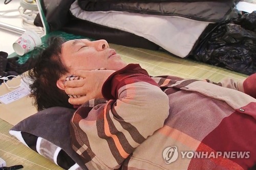 한국, '김성태 단식 조롱 댓글 방치' 네이버 민·형사 고발