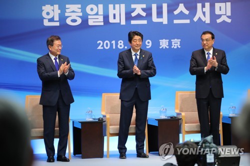 日아베 "한중일 상호협력은 기회… 한층 강력한 자유무역 추진"