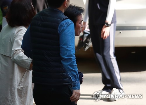 '신도 상습 성폭행' 혐의 이재록 목사 검찰에 구속 송치