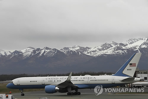 북한 억류자 태우고 온 보잉 C-40… 4년전 케네스 배 귀환때도 이용