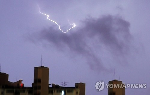 화천 사내 55.5㎜… 밤사이 시간당 20㎜ 폭우에 피해 속출