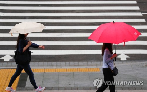 "출근길 우산 챙기세요"… 낮에 비 그치고 미세먼지 '좋음'