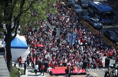 "성차별 수사 중단" 여성 1만2000명 결집… '홍대몰카 편파수사' 규탄