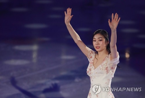 '여왕의 귀환' 김연아, 4년 만의 아이스쇼서 우아한 연기