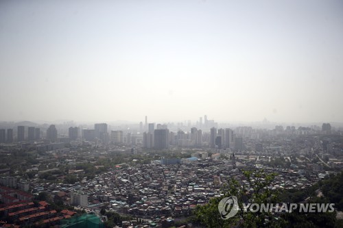 황사·오염물질 축적으로 미세먼지 '나쁨'… 내일은 '보통'