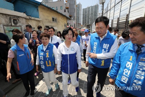 민주 수도권 첫 유세… "압승으로 나라다운 나라 만들겠다"