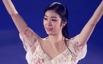 '여왕의 귀환' 김연아, 4년 만의 아이스쇼서 우아한 연기