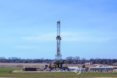 국제유가, 급등따른 숨고르기…WTI 0.3%↓