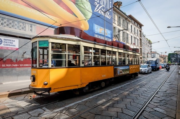 밀라노 시내를 운행하는 트램. 한경DB