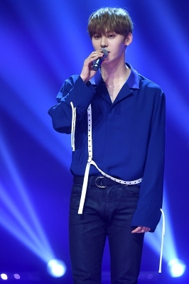  워너원 황민현, '황제의 눈빛 카리스마~'