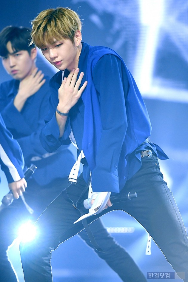 [포토] 워너원 강다니엘, '안무 하나도 멋지게~'