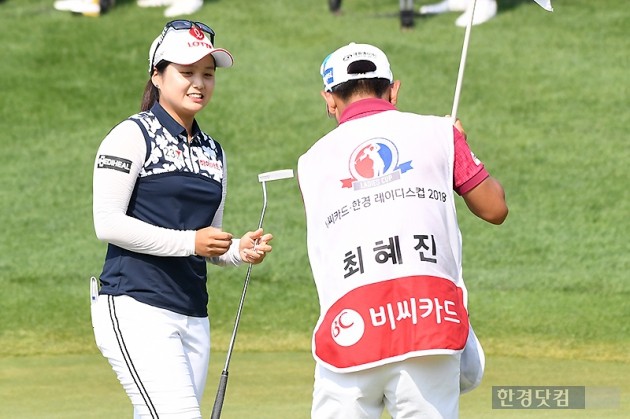 [비씨카드·한경 레이디스컵 2018] '우승' 최혜진, '수줍은 미소~'